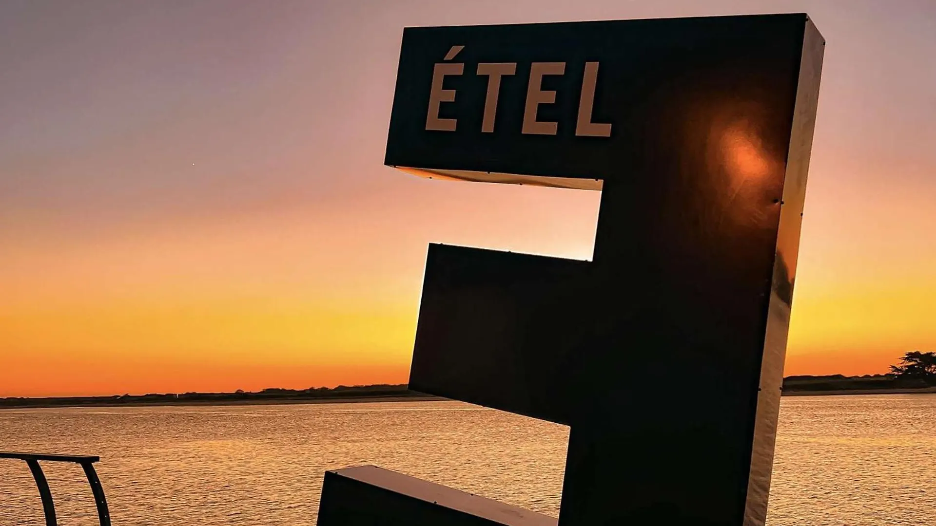 Etel : Appart. 2P Avec Terrasse Sud, Parking & Petit Chien Bienvenu - Fr-1-479-218 France