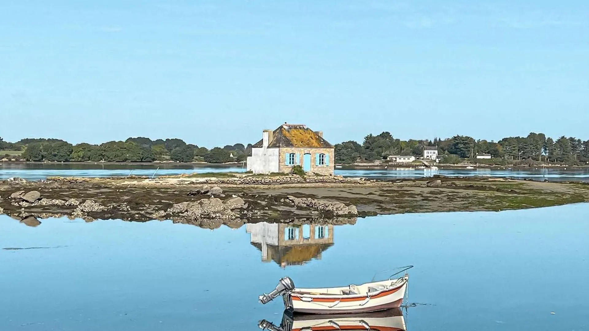 Etel : Appart. 2P Avec Terrasse Sud, Parking & Petit Chien Bienvenu - Fr-1-479-218
