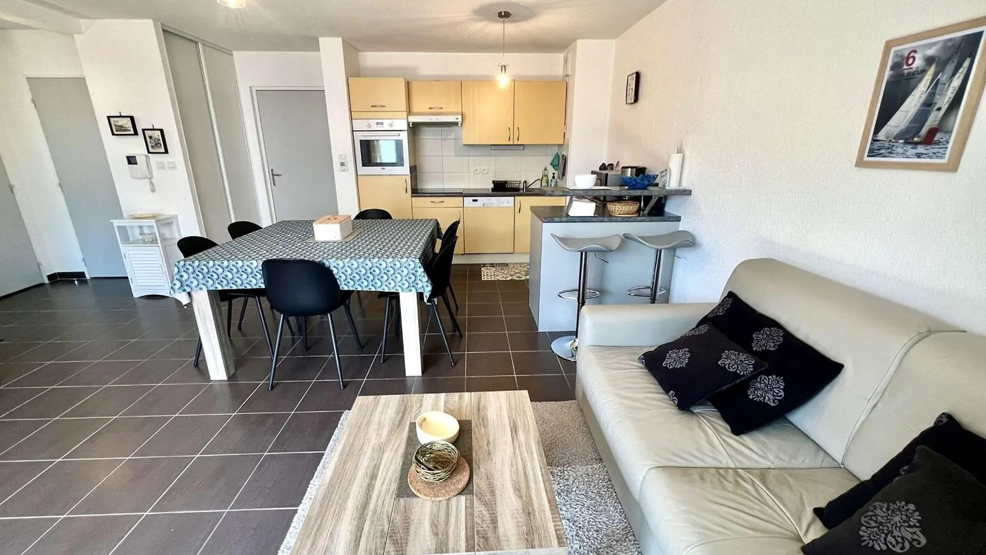 Etel : Appart. 2P Avec Terrasse Sud, Parking & Petit Chien Bienvenu - Fr-1-479-218 Apartment