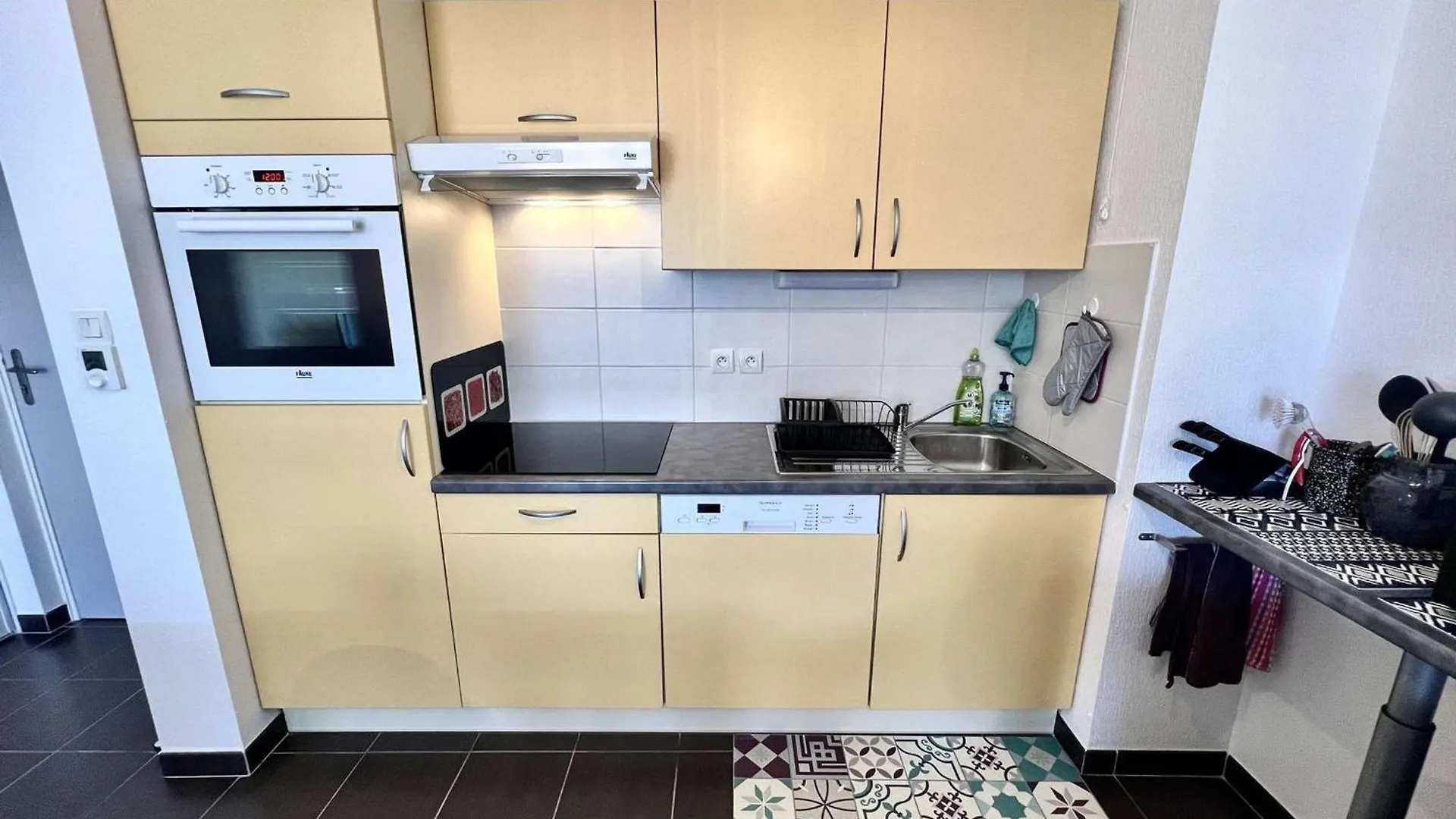 Etel : Appart. 2P Avec Terrasse Sud, Parking & Petit Chien Bienvenu - Fr-1-479-218