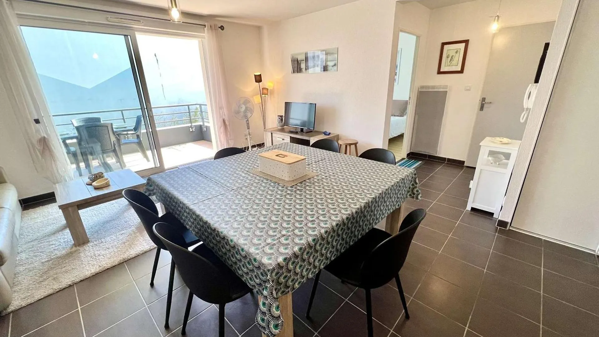Apartment Etel : Appart. 2P Avec Terrasse Sud, Parking & Petit Chien Bienvenu - Fr-1-479-218