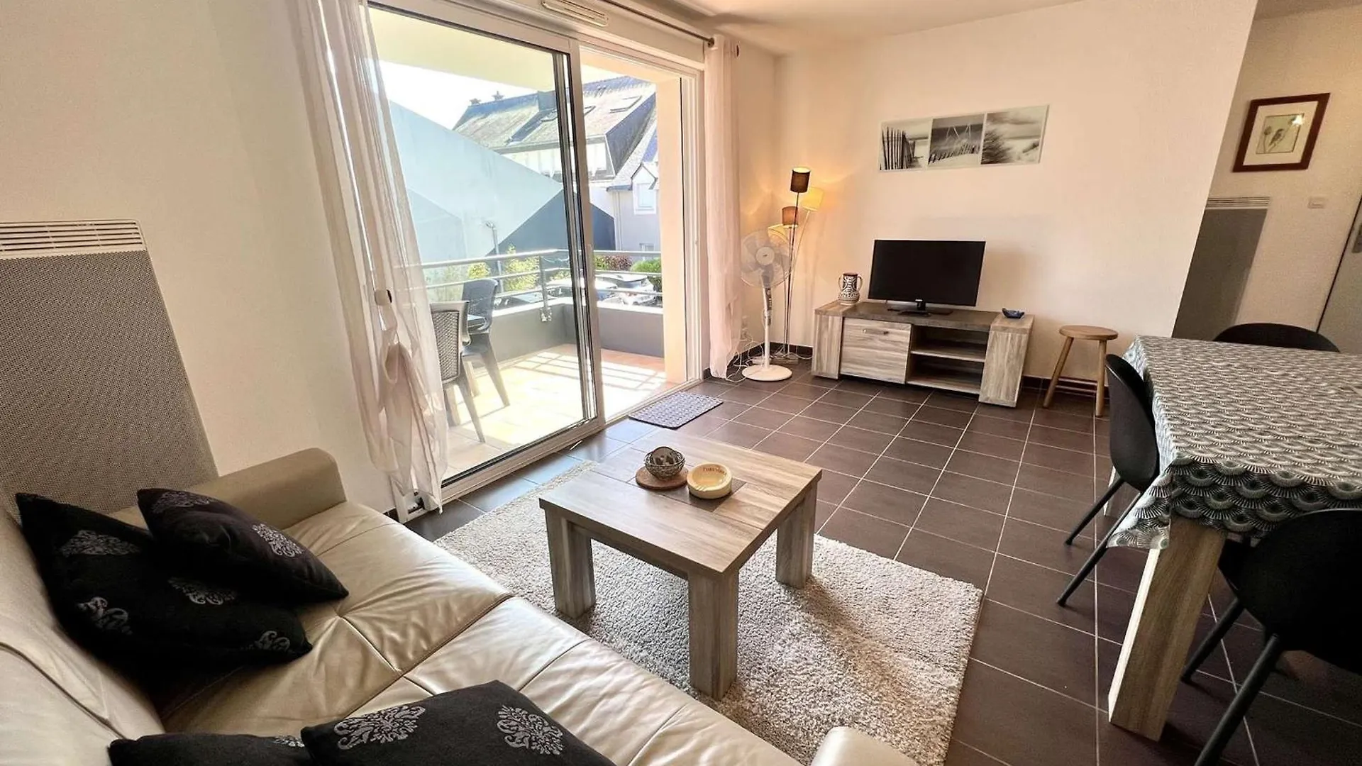 Apartment Etel : Appart. 2P Avec Terrasse Sud, Parking & Petit Chien Bienvenu - Fr-1-479-218