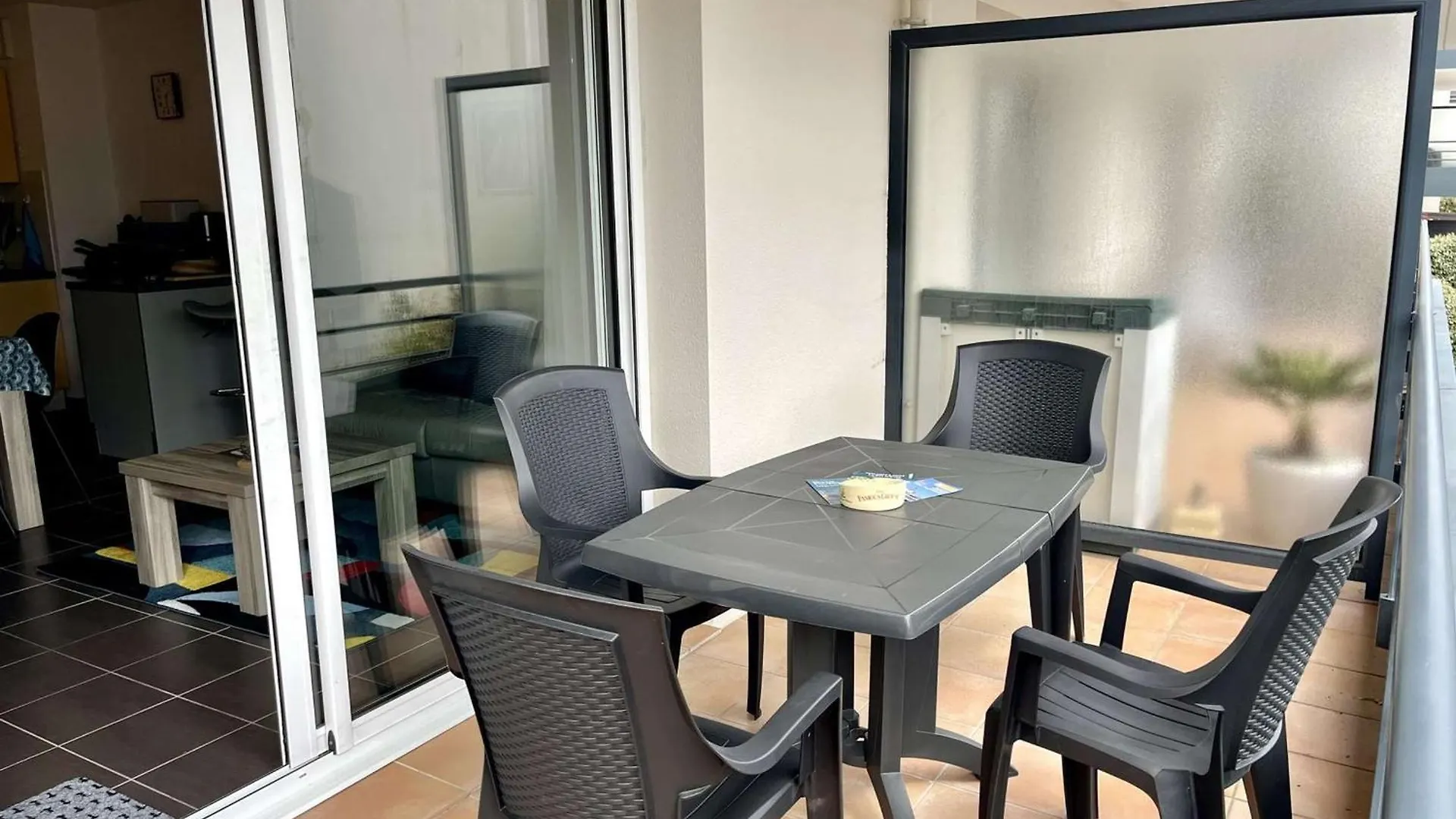 Etel : Appart. 2P Avec Terrasse Sud, Parking & Petit Chien Bienvenu - Fr-1-479-218